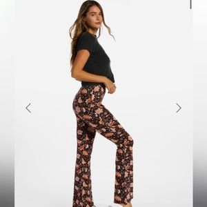 Sundown High-Waisted Flared Pants- size small NWOT